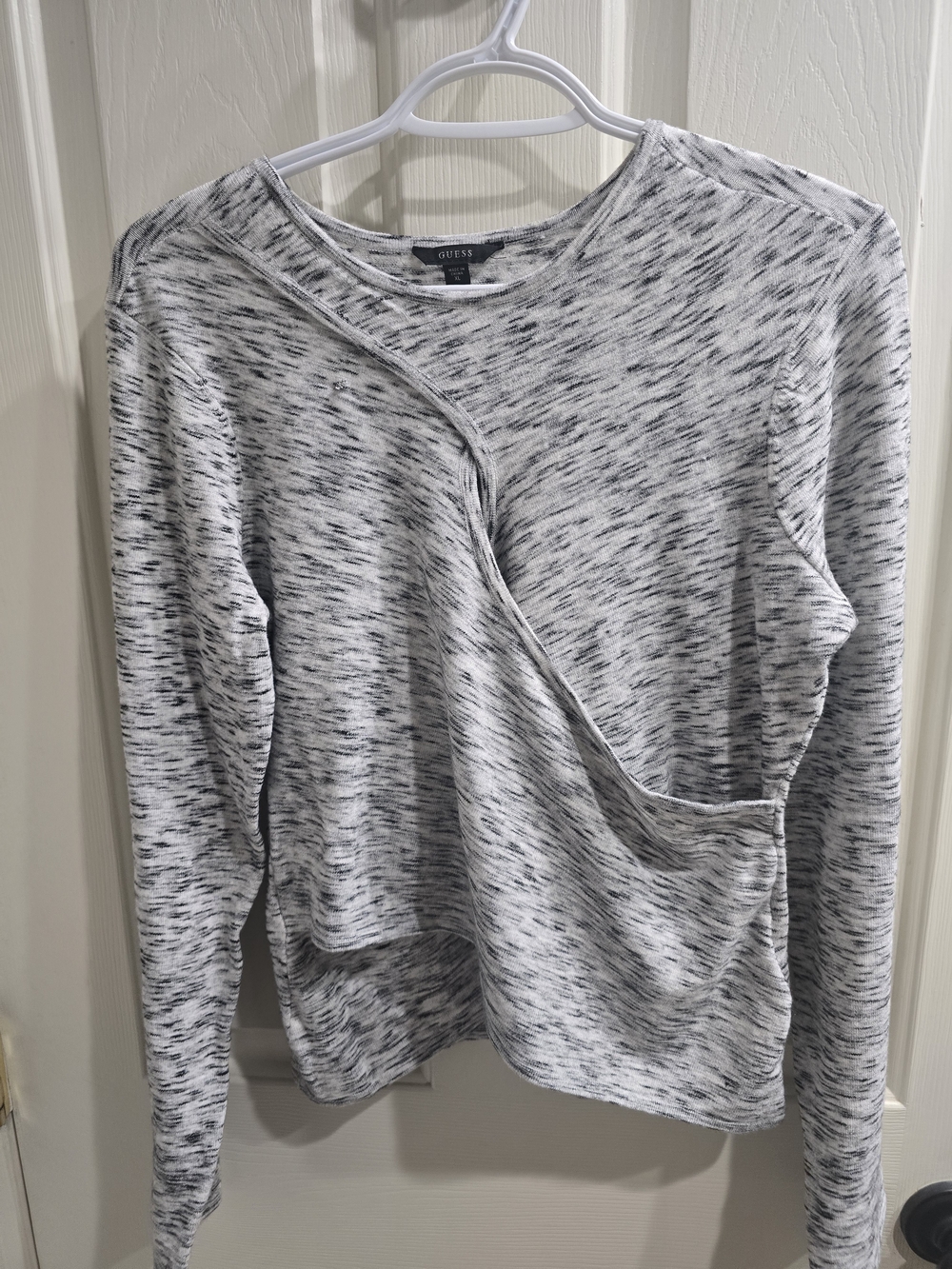 GUESS Women’s Gray Marled Crossover Pullover